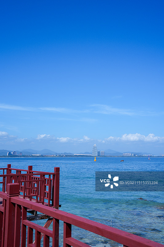 海南 三亚 海南三亚 蜈支洲岛 观海长廊 木栈道 观光平台 蓝天白云 海水图片素材