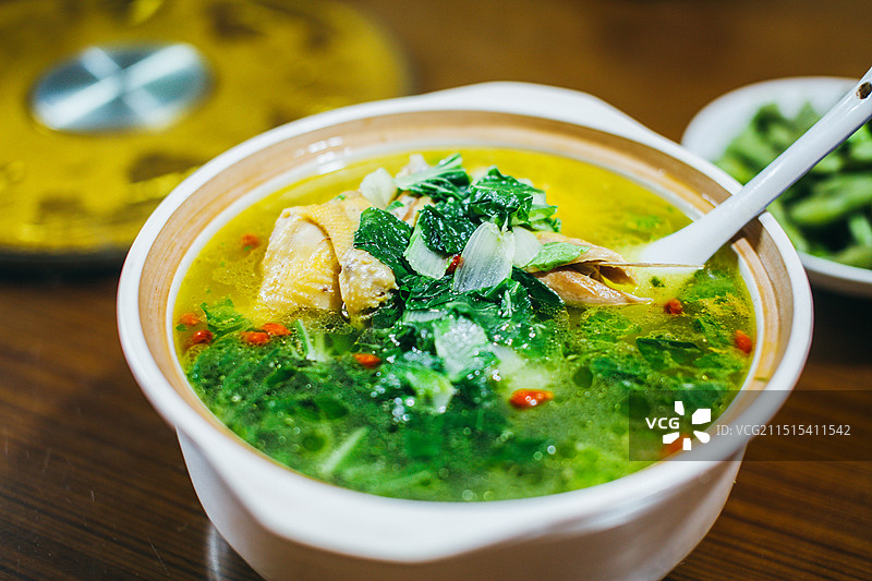 营养美味的农家土鸡汤图片素材