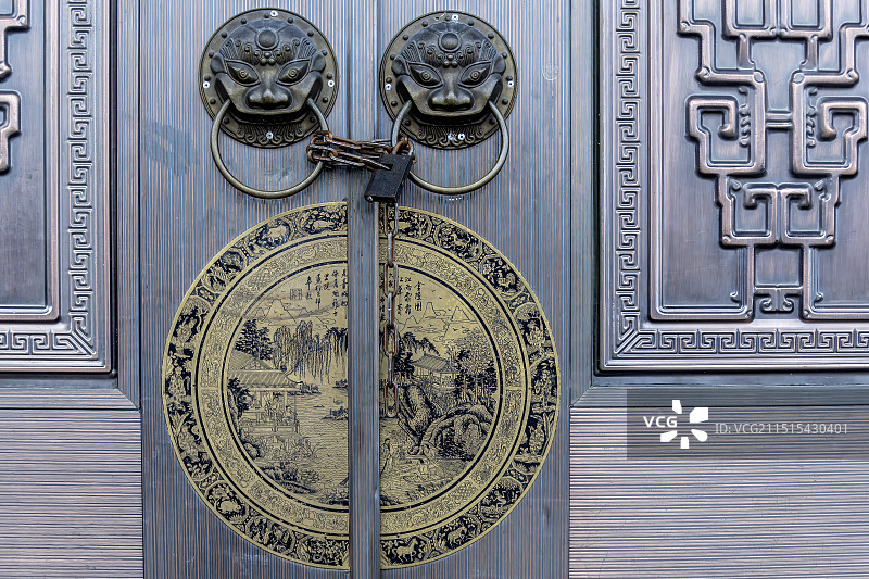峨眉山鼓楼门环椒图特写图片素材