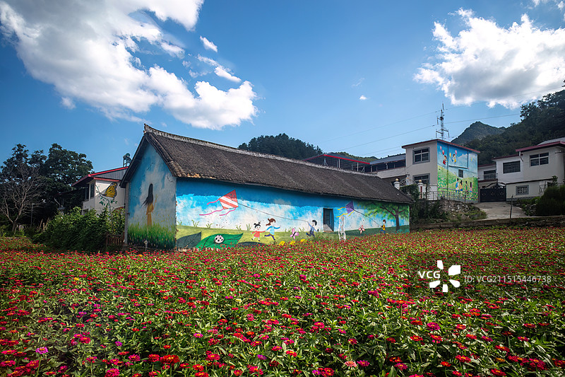 河南省洛阳市栾川县三川镇美丽乡村大红村风光图片素材