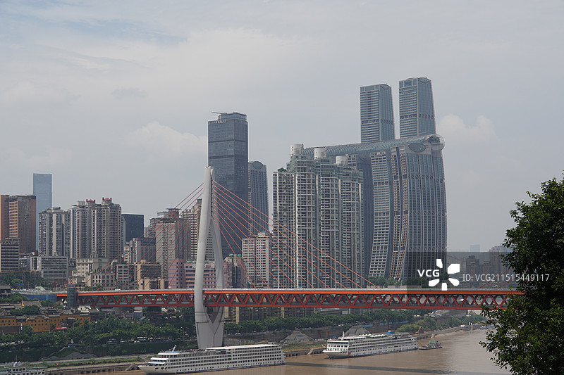 东水门大桥与来福士大厦图片素材