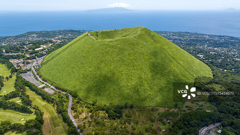 日本伊豆大室山全景航拍图片素材