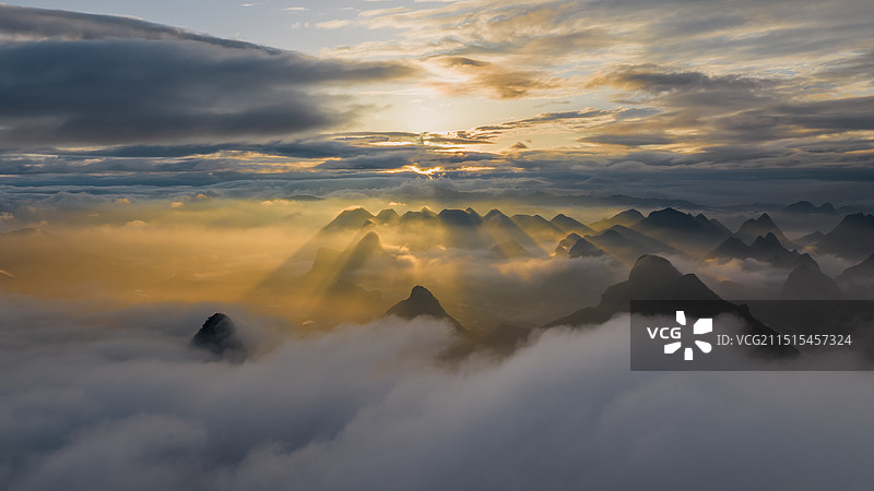 广西桂林市尧山云海红霞射光风光摄影图片图片素材