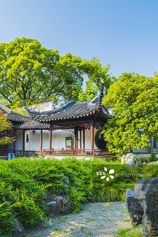 秋初，苏州园林留园，冠云台，曲径通幽图片素材