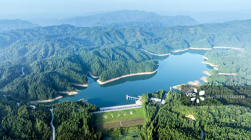 避暑胜地湖北利川佛宝山水库航拍风光图片素材
