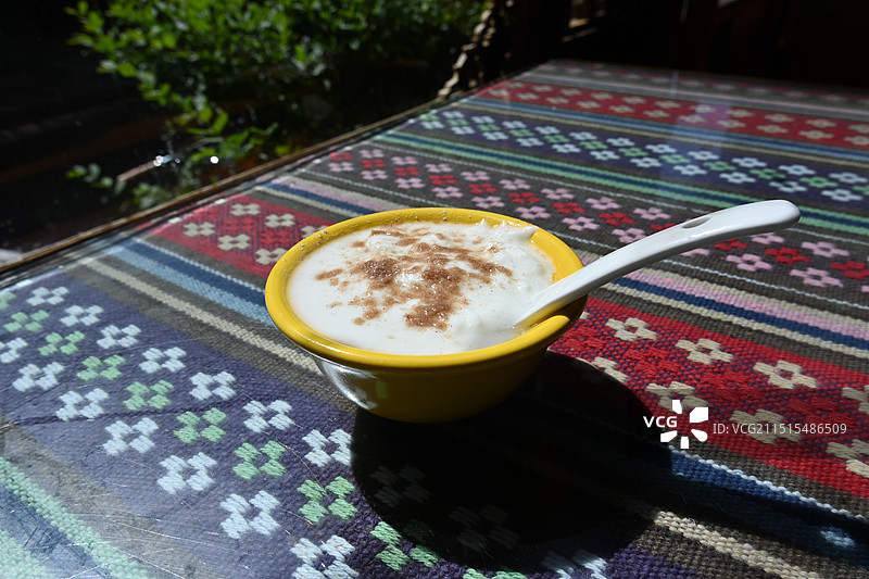 香格里拉藏族美食-牦牛酸奶图片素材