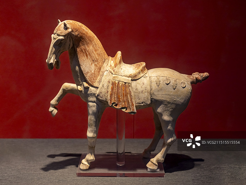 彩绘贴金白陶舞马 唐 咸阳市长武县出土 陕西历史博物馆图片素材
