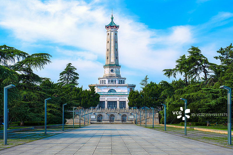长沙市地标人文建筑烈士公园蓝天白云低视角图片素材