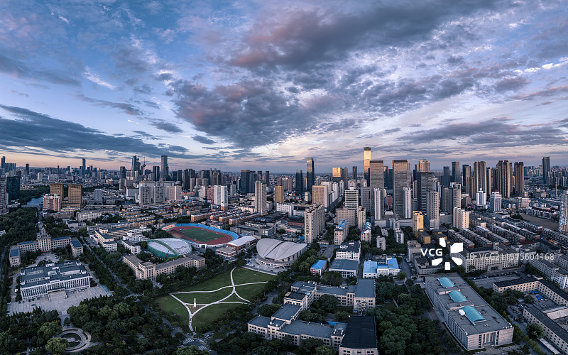 超广角视角下的沈阳东北大学南湖校区图片素材