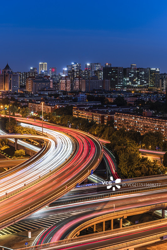 北京市西城区天宁寺桥夏季夜景风光图片素材