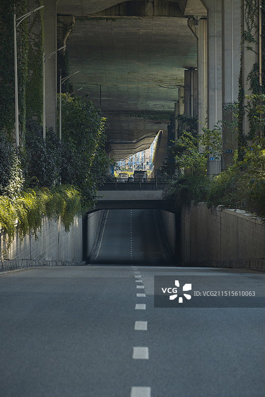 南京双桥门立交桥与火车轨道风景图片素材