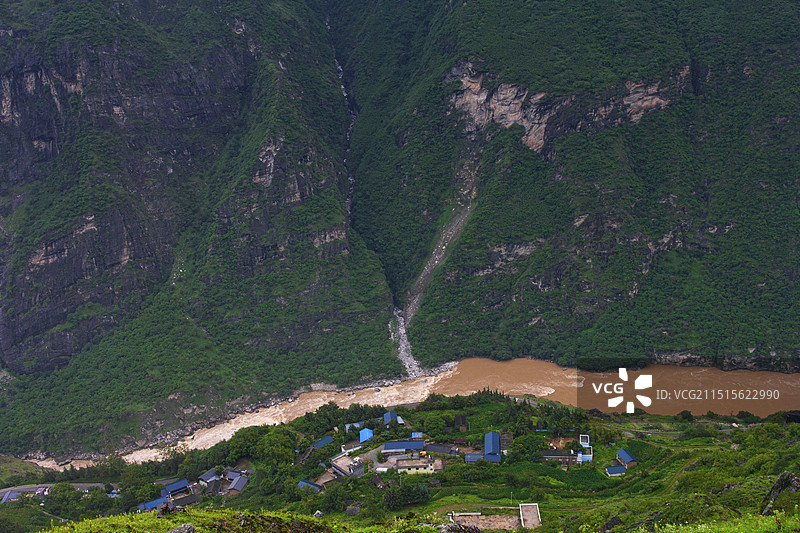 金沙江虎跳峡，世界第三大峡谷图片素材