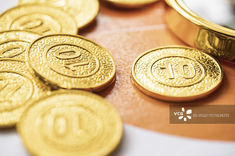 金融投资趋势分析和资金分配图片素材