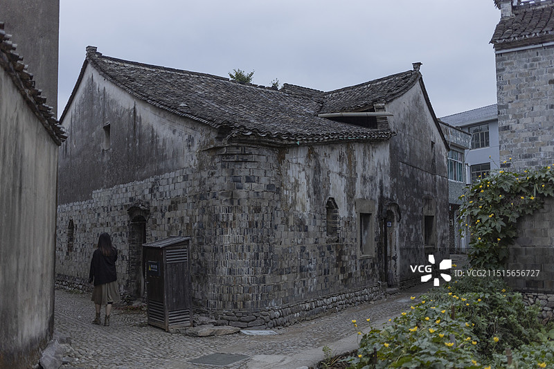 傍晚暮色下的前童古镇小巷街道，宁波市宁海县图片素材