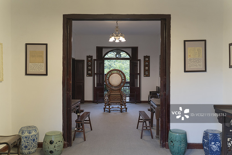 扬州何园玉绣楼内何芷舠的书房图片素材