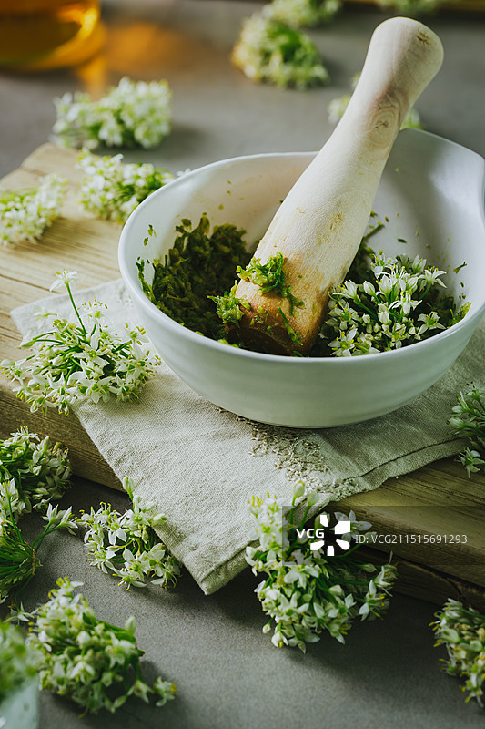制做韭菜花酱图片素材