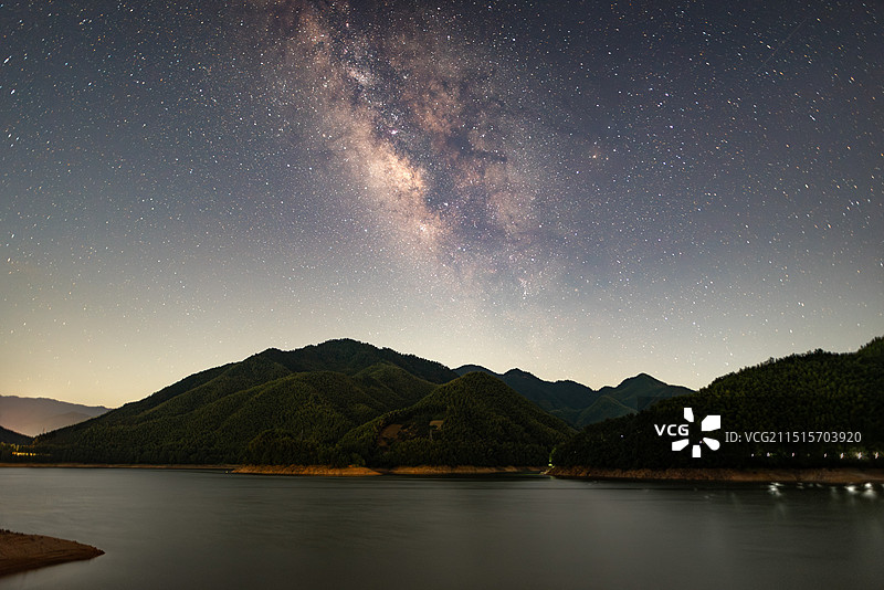巧英水库星空图片素材