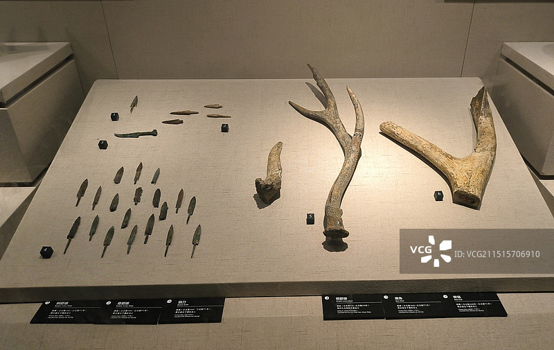 徐州博物馆展品 铜制品 骨制品 鹿角图片素材
