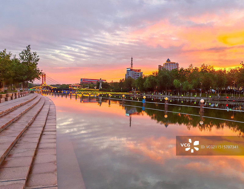 克拉玛依河雨后祥瑞图片素材