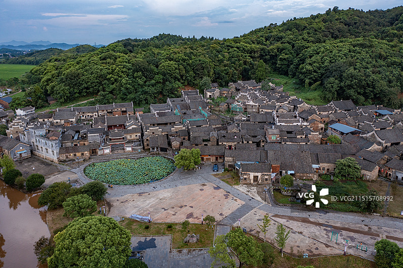 航拍湖南郴州市永兴县高亭乡板梁古村图片素材