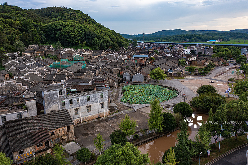 航拍湖南郴州市永兴县高亭乡板梁古村图片素材