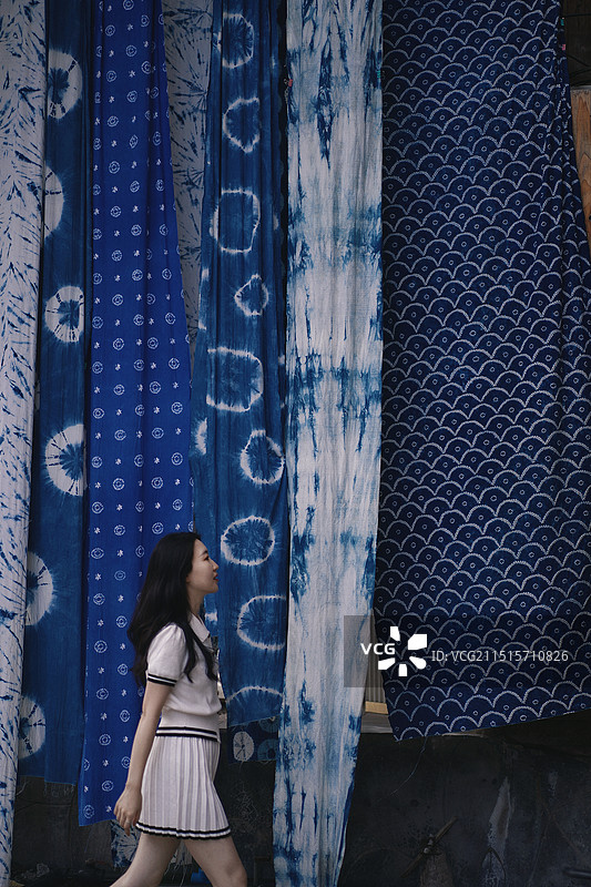 贵州贵阳西江千户苗寨扎染布廊图片素材