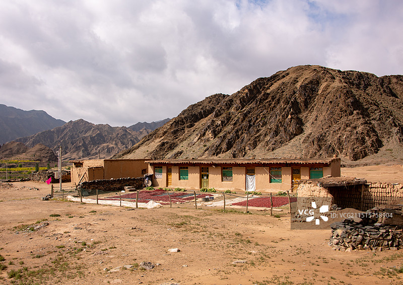 宁夏自治区中卫市66号公路北长滩村图片素材