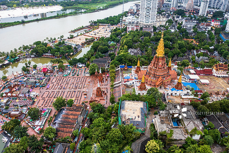 云南西双版纳景洪告庄大金塔寺澜沧江户外航拍高视角图片素材