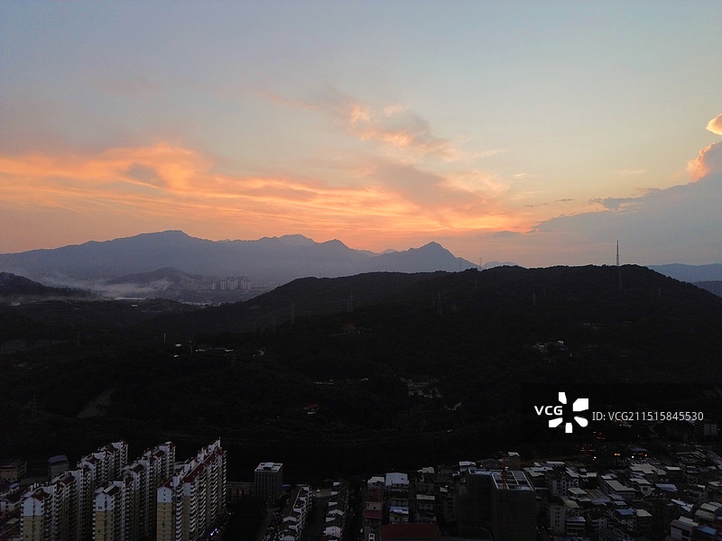 日落余晖，美丽晚霞，航拍上帝视角下的龙岩有多美？图片素材