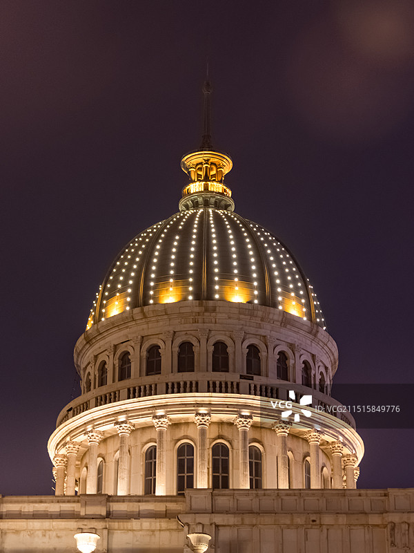 天津音乐厅小白楼夜景图片素材