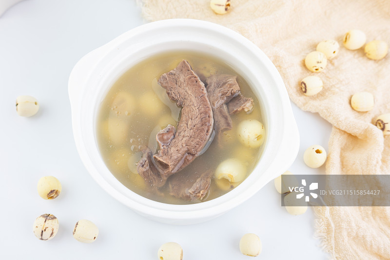 中餐养生汤-莲子炖猪心汤图片素材