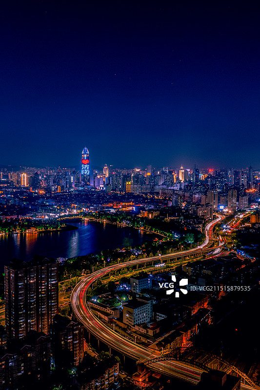 夜晚的大明湖图片素材