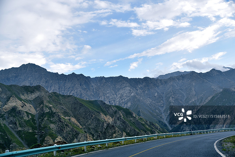 独库公路南线铁力买提达坂段图片素材