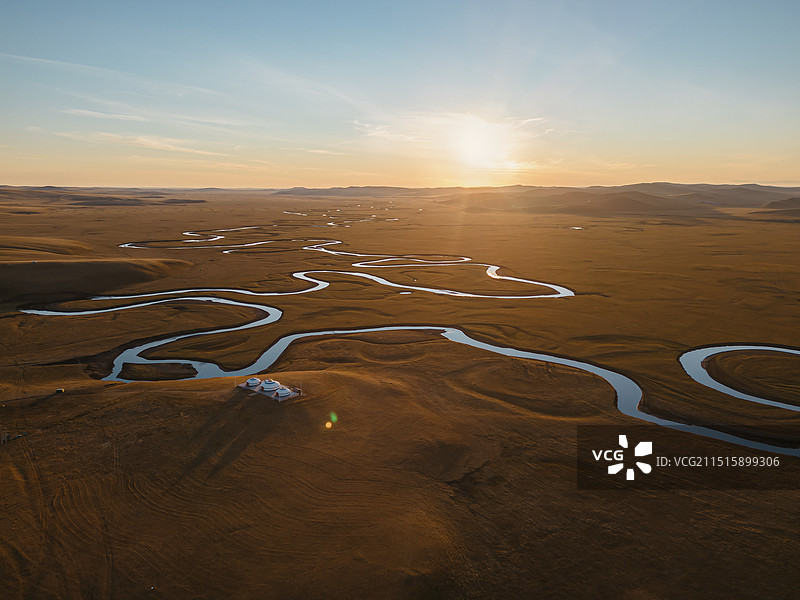 夕阳下的莫日格勒河图片素材