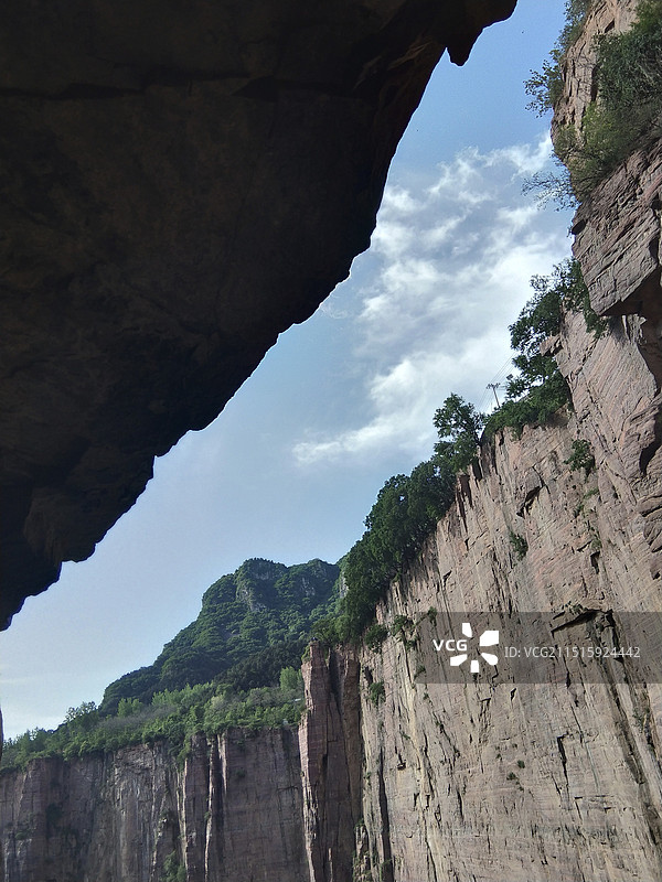河南太行山新乡万仙山景区郭亮村  山间的天空图片素材