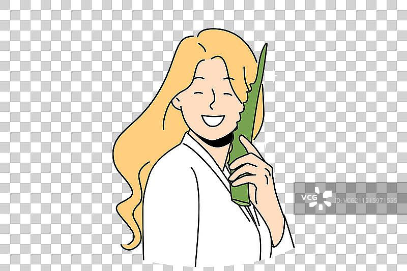 微笑的女人推荐芦荟护肤品图片素材