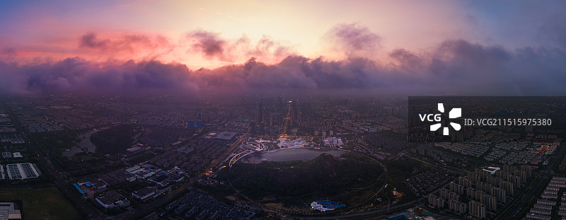 云海下的苏州新区狮山图片素材