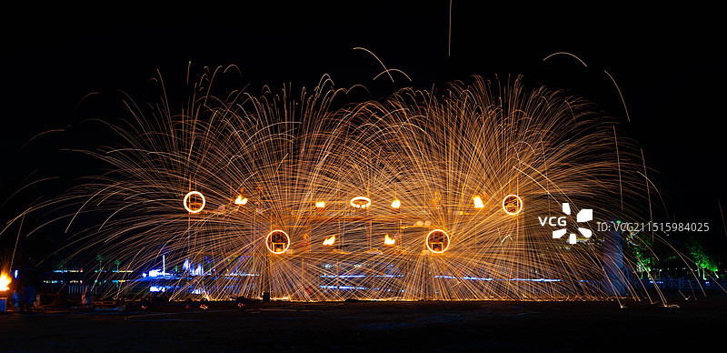 萍乡宣风三宝游乐园中国非物质文化遗产，打铁花表演图片素材