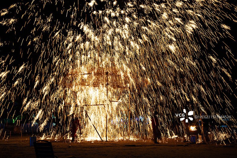 萍乡宣风三宝游乐园中国非物质文化遗产，打铁花表演图片素材