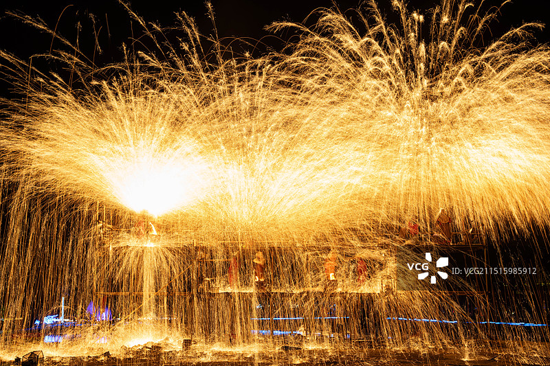 萍乡宣风三宝游乐园中国非物质文化遗产，打铁花表演图片素材