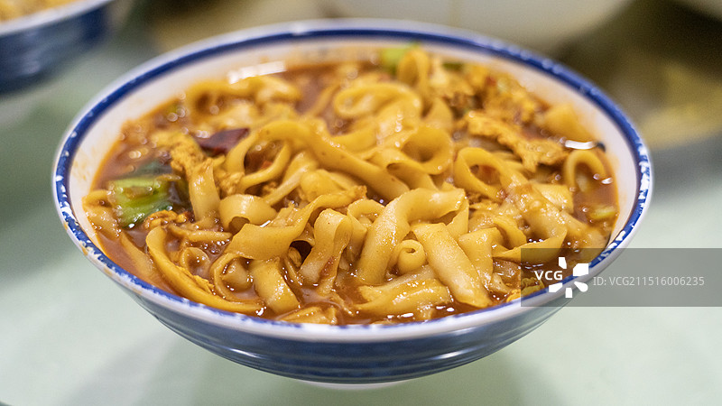 山西省临汾市特色美食中式美食传统面食刀削面图片素材