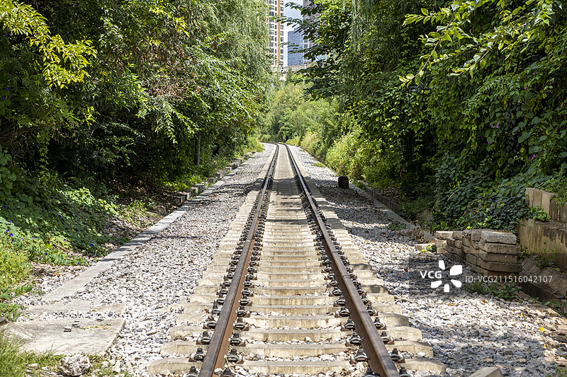 延伸到远方的铁路轨道图片素材