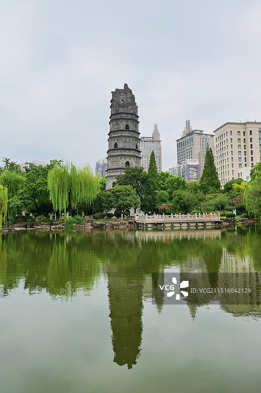 江阴市全国重点文物保护单位兴国园里的兴国寺塔，兴国塔建于北宋图片素材