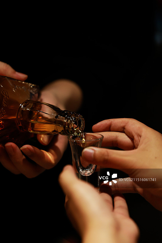 碰杯图片素材