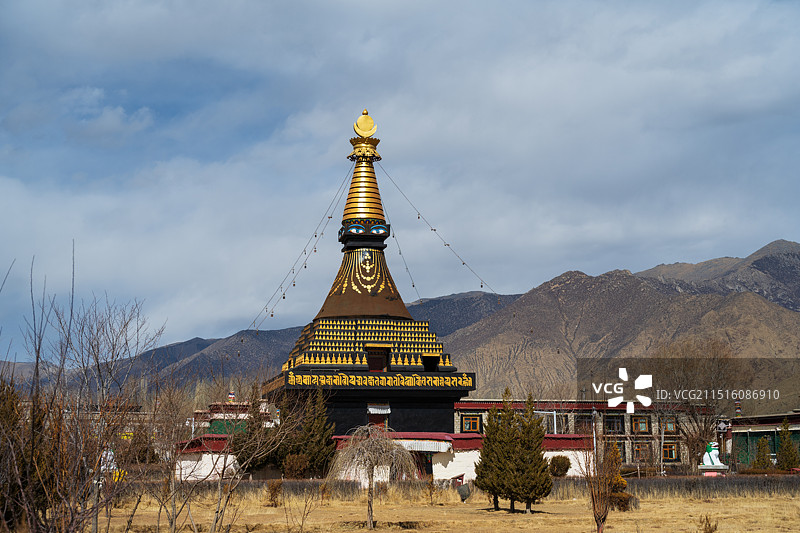 西藏山南扎囊县桑耶寺佛塔图片素材