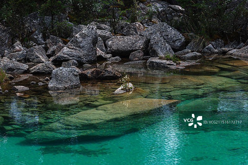 措普沟夏日玻璃水图片素材