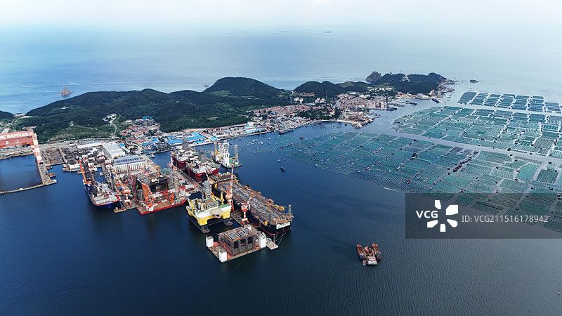 山东烟台海洋工程造船厂船坞工业码头航拍图片素材