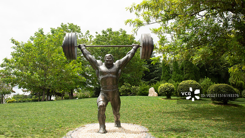 举重雕塑图片素材
