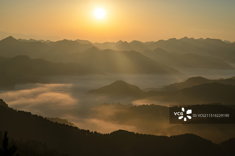 河南省洛阳市栾川县三川镇抱犊寨景区望牛岭风景美如画图片素材