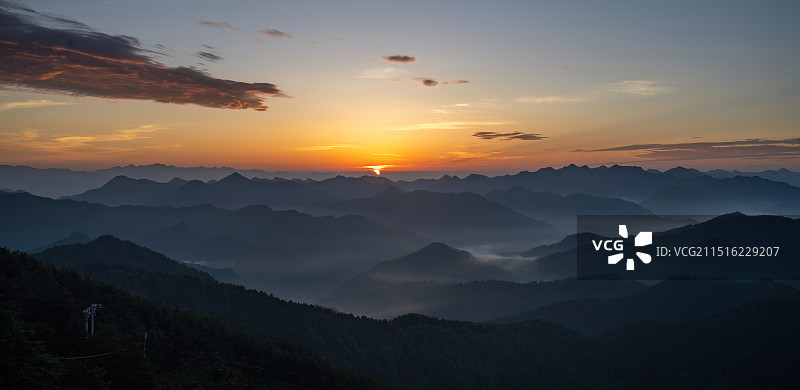河南省洛阳市栾川县三川镇抱犊寨景区望牛岭风景美如画图片素材